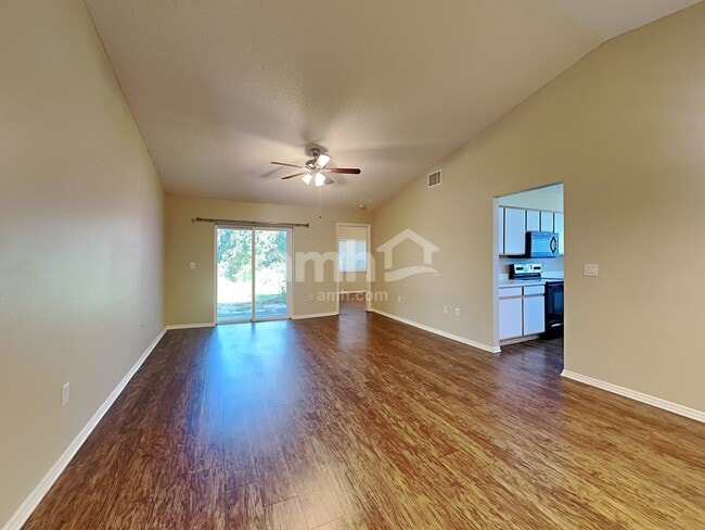 Photo - 422 Abigail Rd