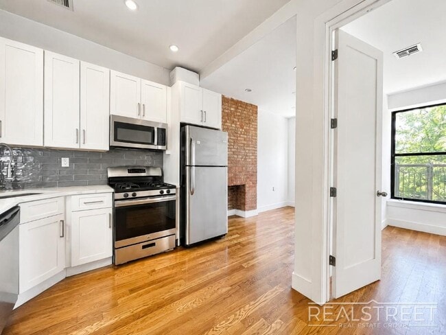 Photo - Stunning 3 bed 1.5 Bath w. Balcony in Bedstuy! Unit 1