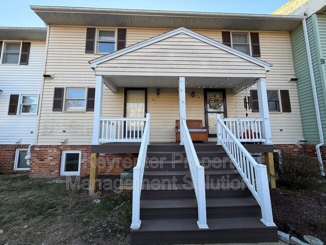 Building Photo - 700 Rife Rd Unit 9J