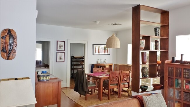 Photo - 1209 Milford St