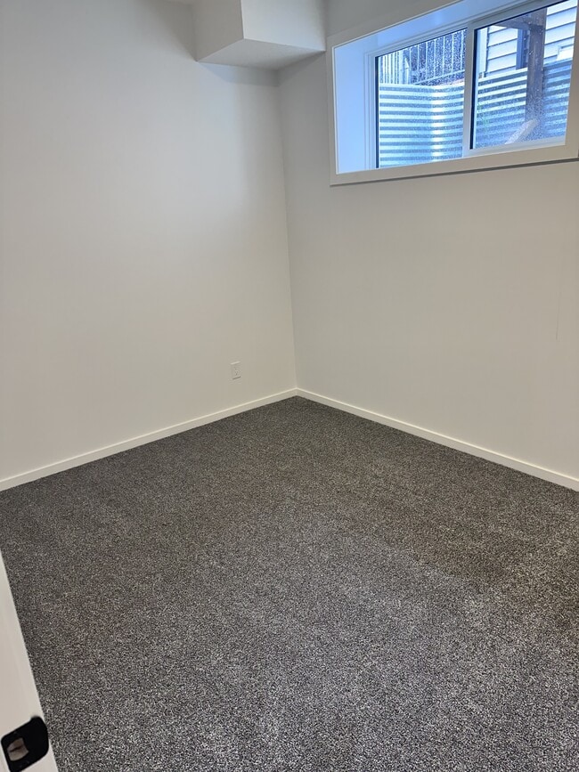 Photo - 7737-174A 174A Ave NW