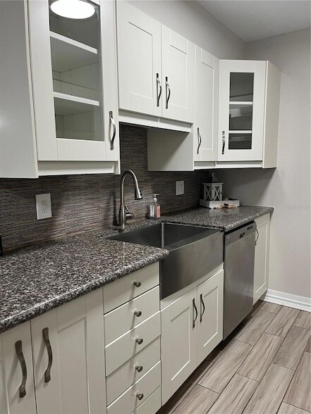 Building Photo - 528 Golden Raintree Pl