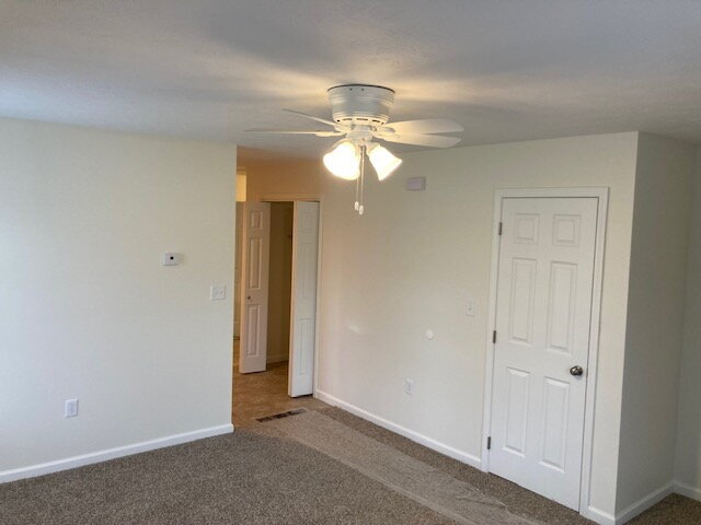 Building Photo - Single Level 2 Bed Apartment with Garage