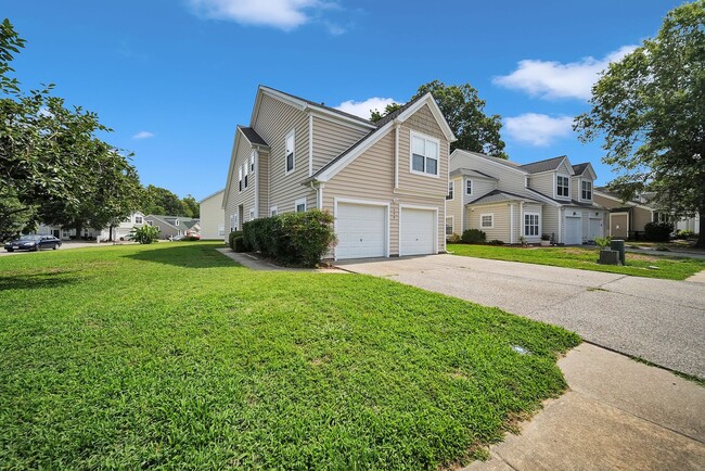 Building Photo - Beautifully Remodeled and Modern Home in Yorktown!