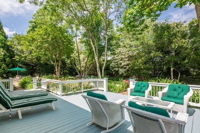 Photo - 246 Tuckahoe Ln