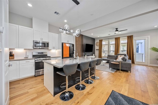 Photo - 5821 Kansas St