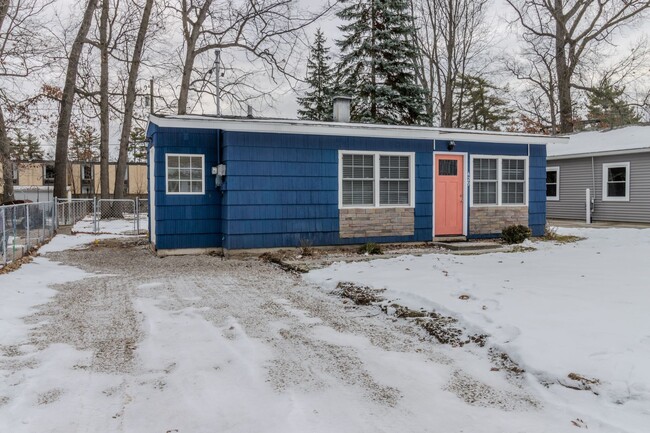 Price Drop!! Cute & Cozy 2-Bedroom Home Ne... - Price Drop!! Cute & Cozy 2-Bedroom Home Ne...