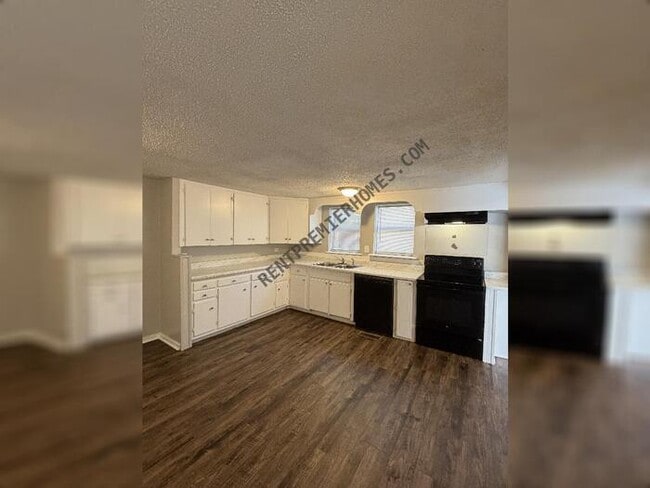 Building Photo - 1015 Oakwood