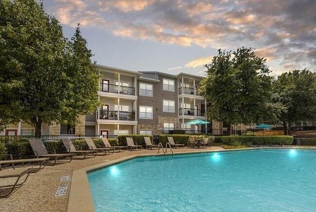 Photo - 500 S Interstate 35 Unidad d2