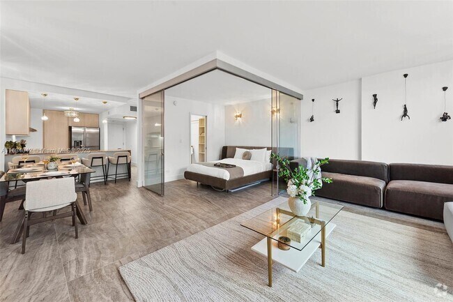 Building Photo - 2301 Collins Ave Unit 531 Rental
