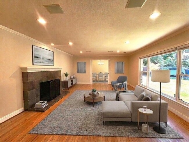Photo - spacious 4 Bedroom house in Belmont