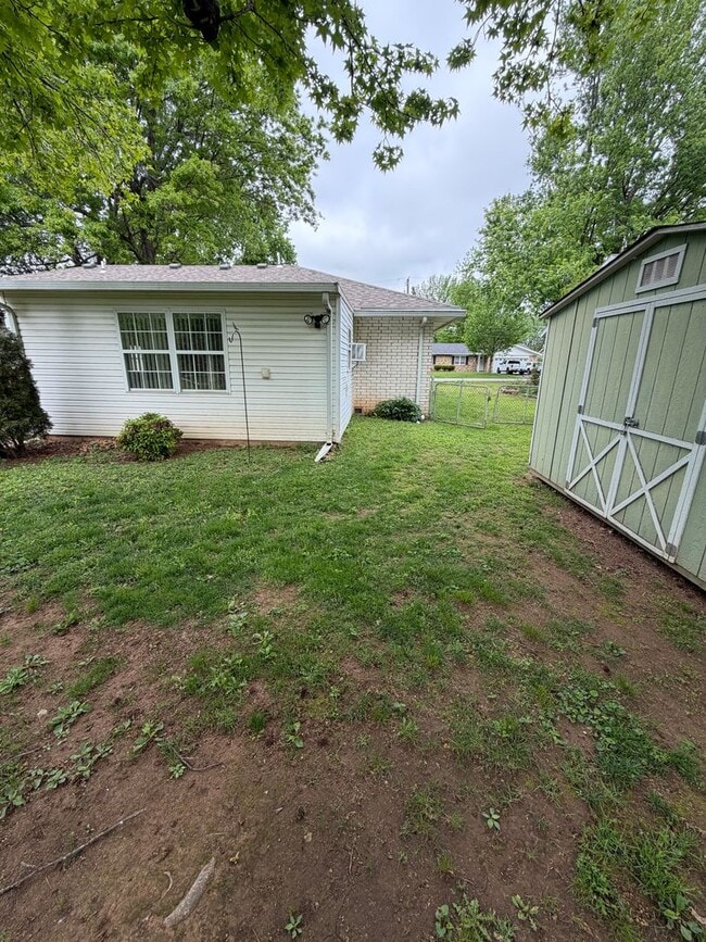 Photo - 3 Bedroom | 1 Bathroom | 2 Car Garage | Springfield MO!