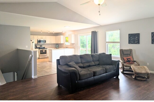 Photo - 107 Trotters Creek Ln