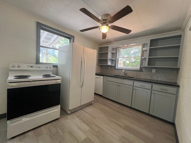 Photo - 2 bed 1 bath BASEMENT LEVEL home!