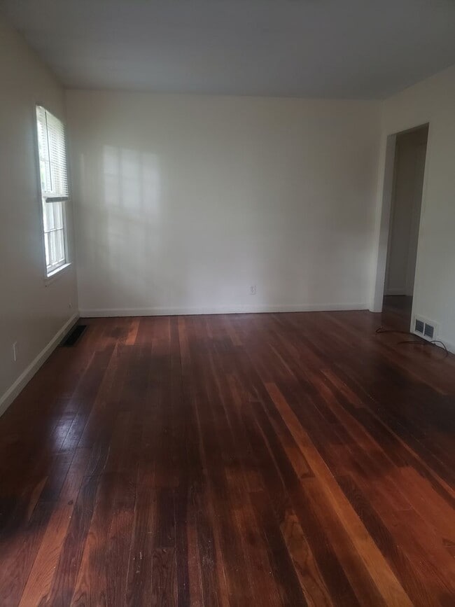Photo - 3BR House Near Lakeside Park