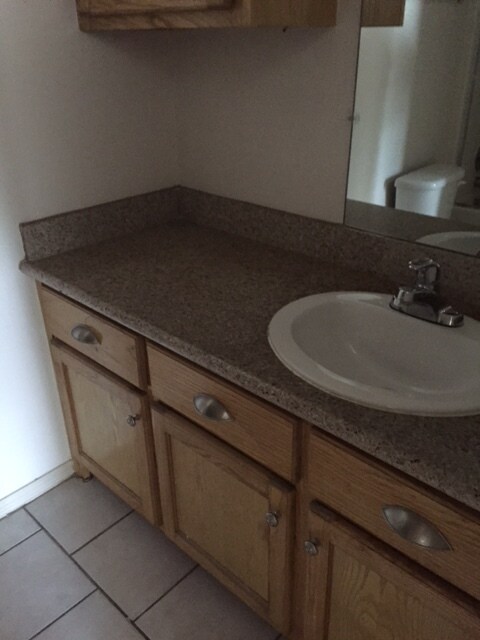 downstairs bath - 1503 West Fig Avenue Unidad Apt 3
