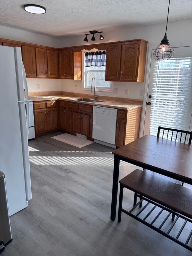 Photo - 6297-MF2-E1 Unit B