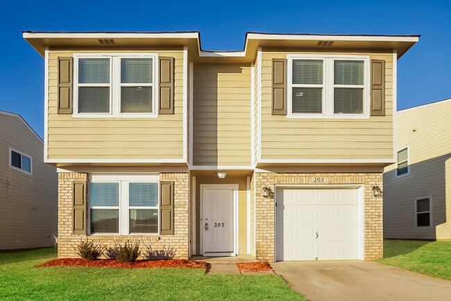 Building Photo - 203 Whitestone Dr NE