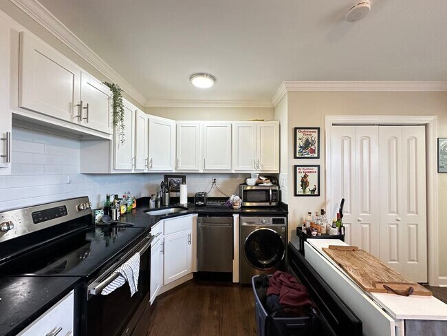 Photo - 3345 N Marshfield Ave Unit 204