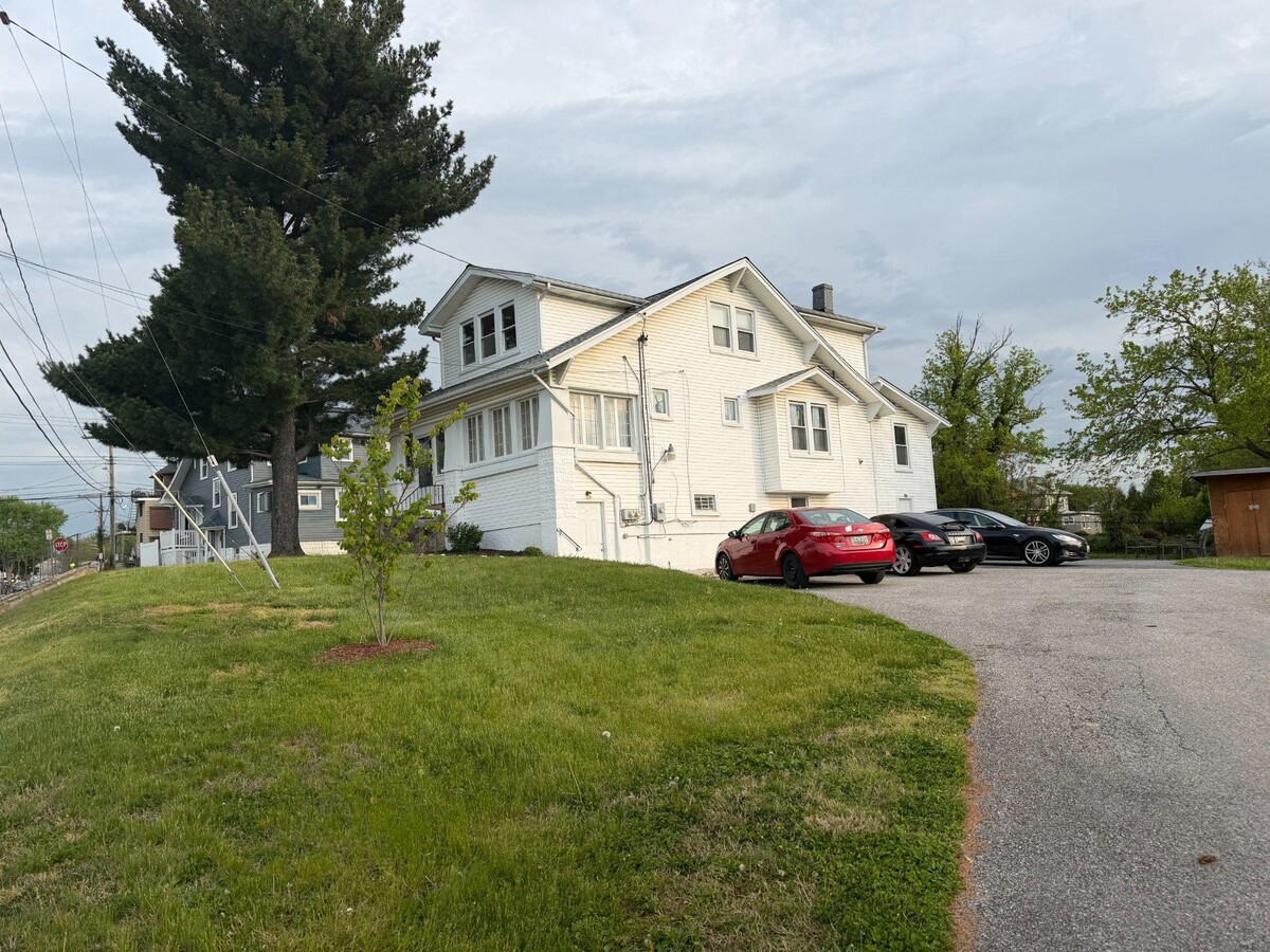 Photo - 1300 North Ave