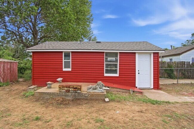 Building Photo - 2228 SW Grand Blvd