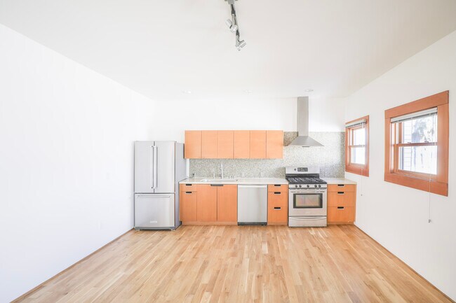 Photo - Venice Beach Art Lofts