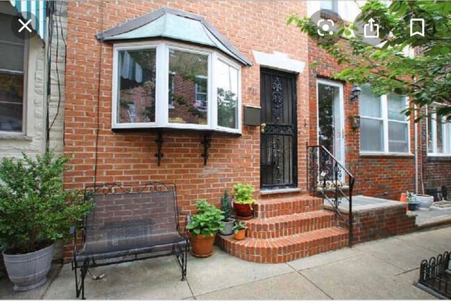 Photo - 711 Clymer St