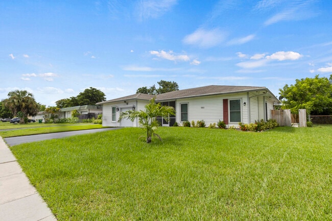 Building Photo - 7811 NW 68th Ave Rental