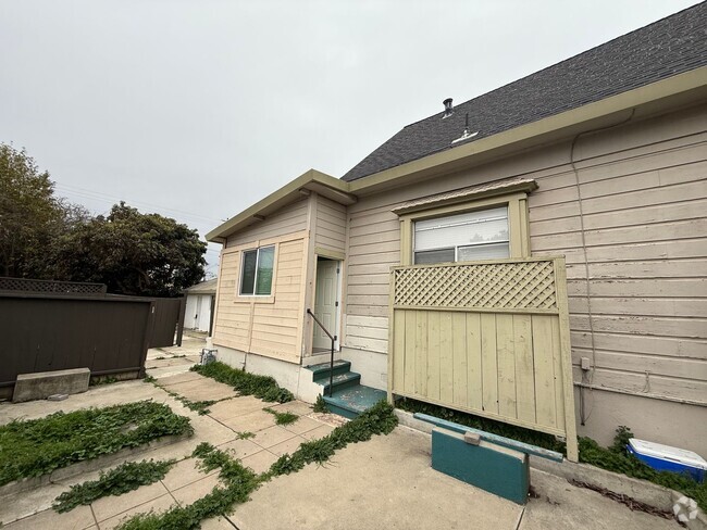 Building Photo - 103 N. El Dorado St Unit B Rental