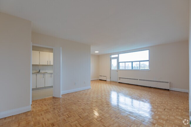 2BR, 1BA - 922SF - Living Room
