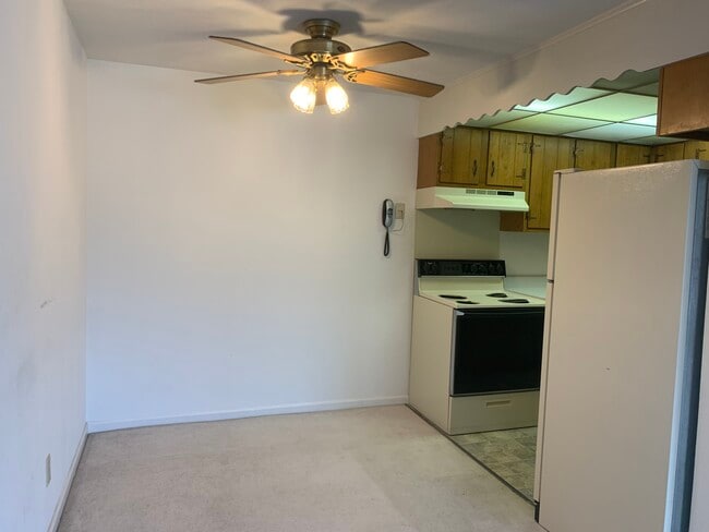 Dining room - The Village on University