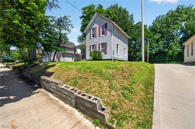 Photo - 505 Brown St