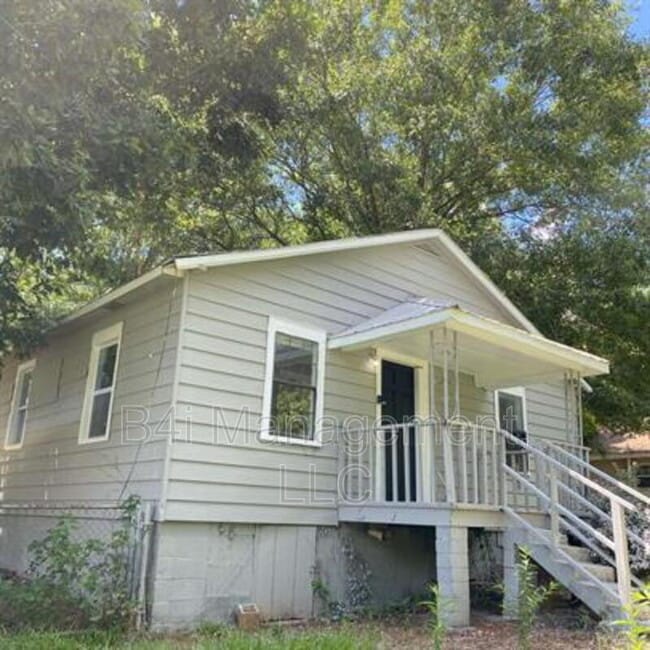 Photo - 110 Scott Hill St