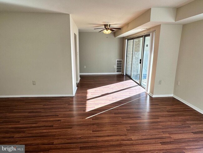 Photo - 12209 Braxfield Ct Apartamento Unidad 11