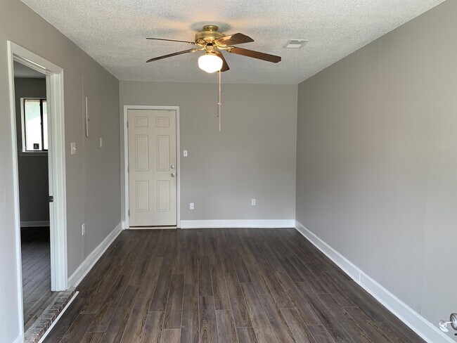 Photo - 219 Fowler St