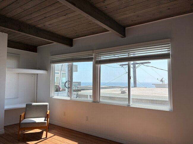 Photo - 230 39th St Unit #H