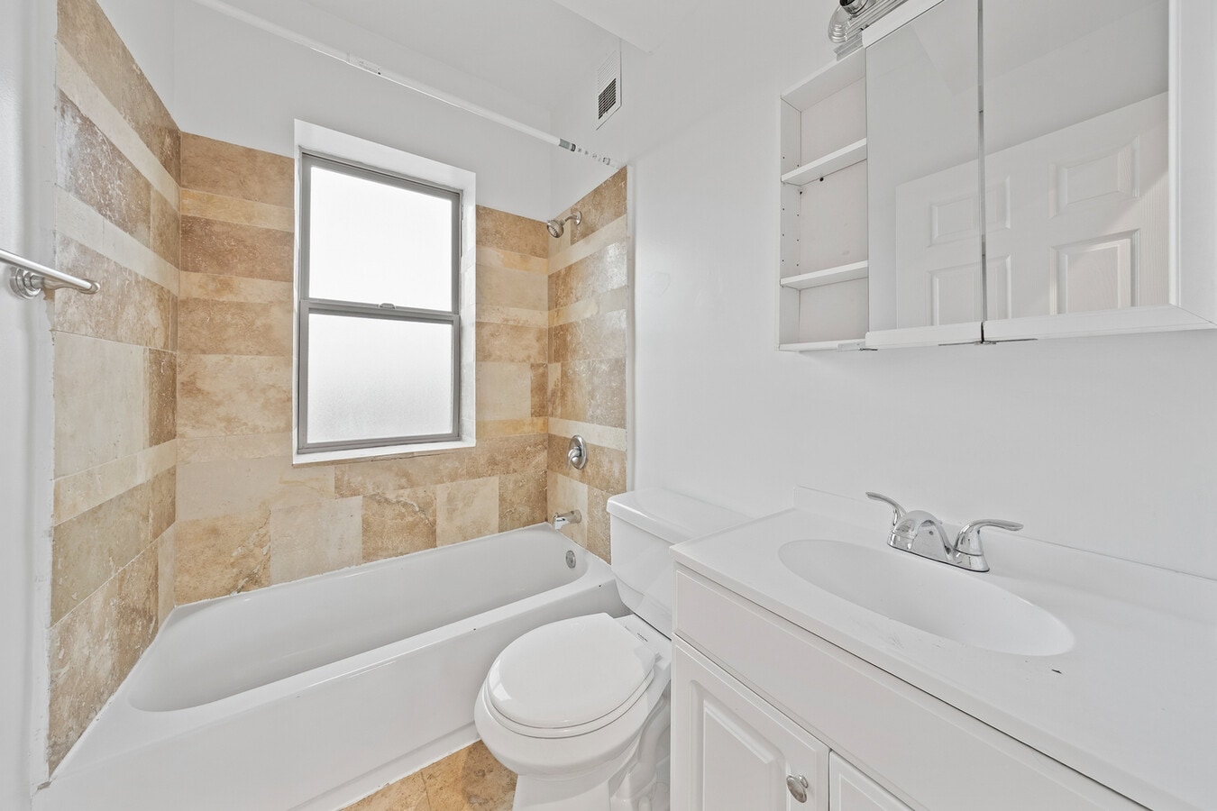 Photo - 7227 N Rogers Ave Unidad 1W