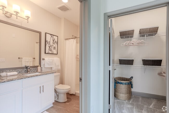 2BR, 2BA - 1130SF - Master Suite