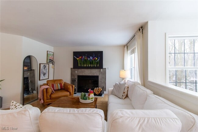 Photo - 889 Holborn Rd