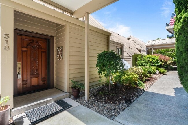 Building Photo - Rare Waterfront Townhome with Expansive River View Decks