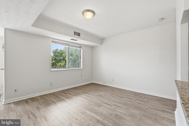 Photo - 5340 Holmes Run Pkwy Unit 704