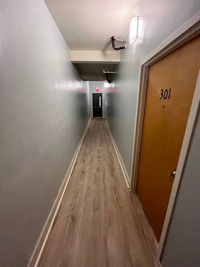 Photo - 111 W Main St Unidad 301