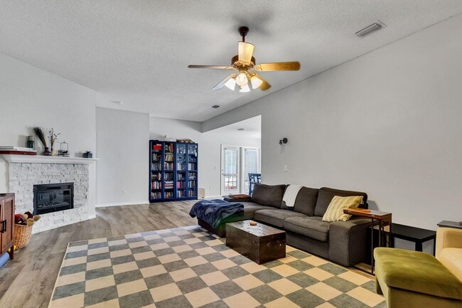 Photo - 13 Kathleen Dr