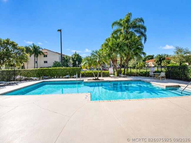 Building Photo - 3330 Pinewalk Dr N Unit 1616