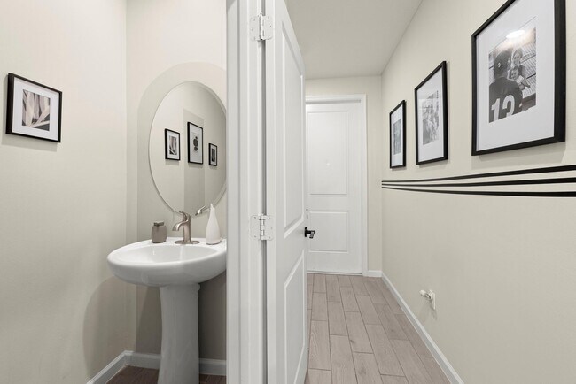 Photo - 1653 Lindley St