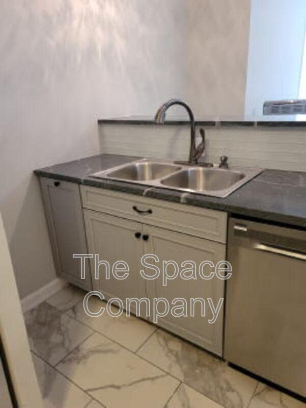 Photo - 98 Sans Souci St Unit B