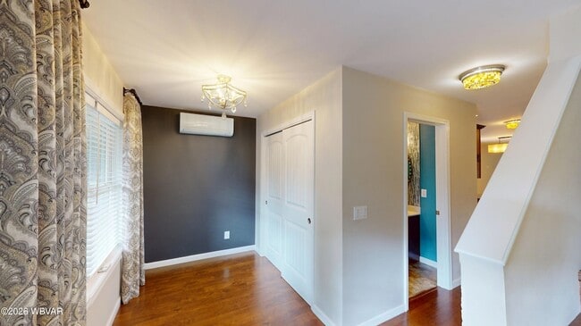 Photo - 118 N 3rd St