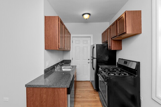 3721 N Pine Grove Ave Unidad 3E
