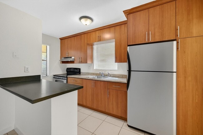 Building Photo - 4051 N Dixie Hwy Unit 19