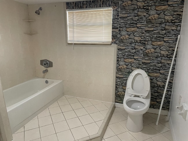 Photo - 5767 Lakeville Rd